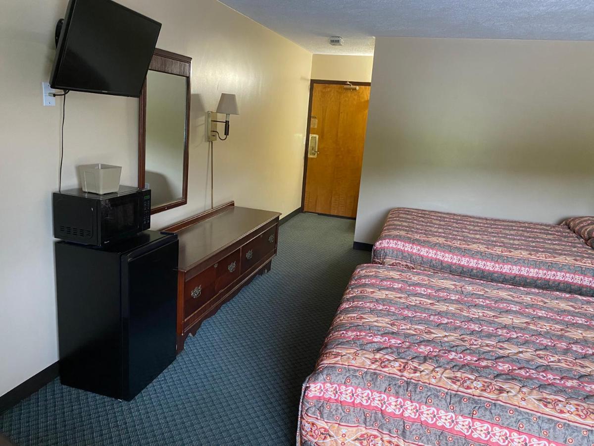 The Hemlock Inn Loudonville Bagian luar foto