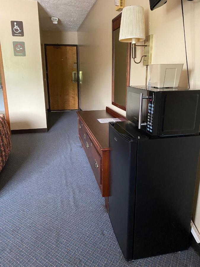 The Hemlock Inn Loudonville Bagian luar foto